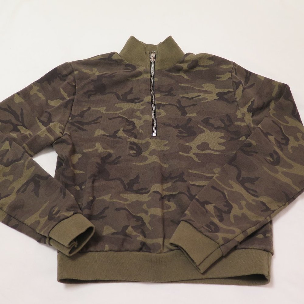 Camouflage half zip sweatshirt